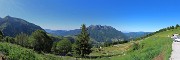 03 Dal parcheggio d'Alpe Arera (1600 m) finalmente panorami con cielo sereno e sole splendente !